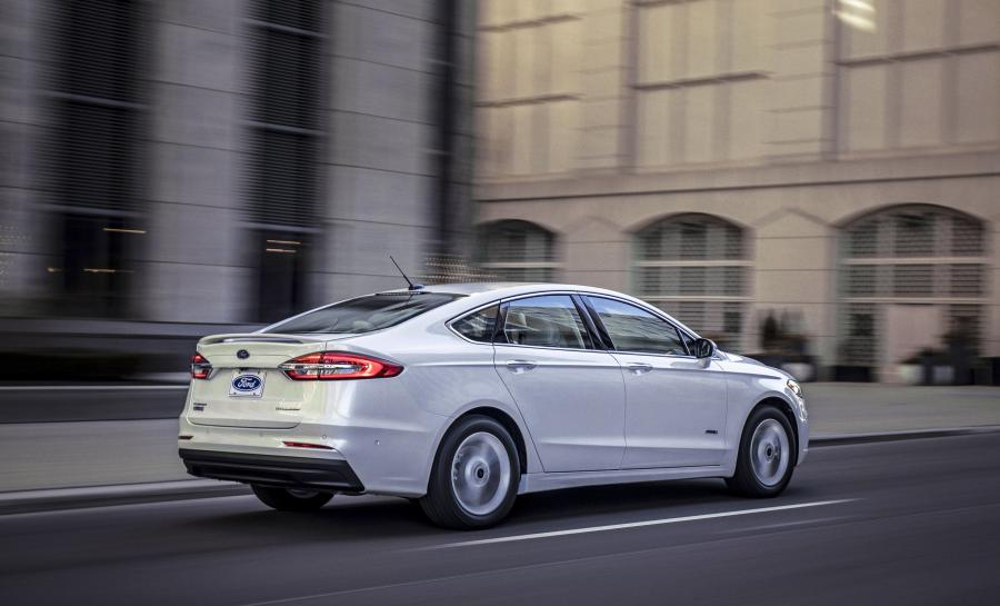  Ford Fusion Energi 2018 года  (фото 4 из 26)